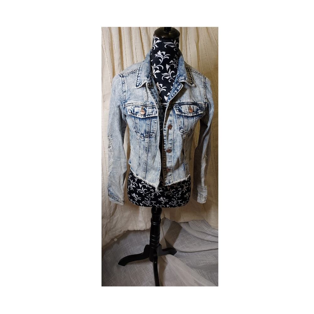 Ci Sono Denim Collection Distressed Light Wash Ripped Denim Jacket Size Small